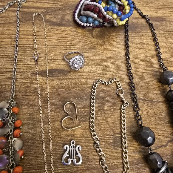 Jewerly Lot Of 15, Necklaces, Pendants, Earrings, Bracelets. Nothing Broken - Picture 4 of 6